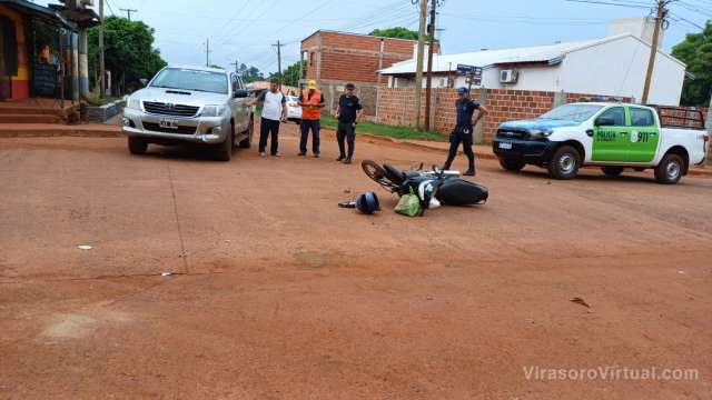 Choque entre camioneta y moto en avenida Pueyrredón